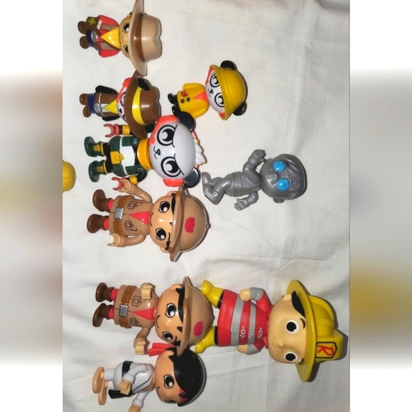 : 34 pc used Ryans World toy figures ideal party favors including invisible toy - Picture 6 of 12